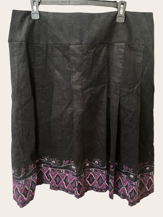 Apostrophe Dresses & Skirts - Apostrophe Black Corduroy Pleated Skirt — Floral Ikat Border — Size 16 — NWT